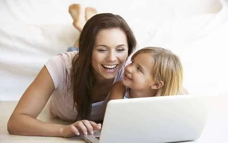 Why stay at home moms should consider starting a blog