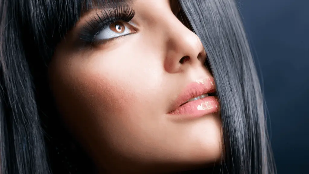woman model eyelashes