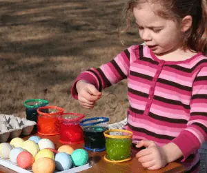 easter egg decorating