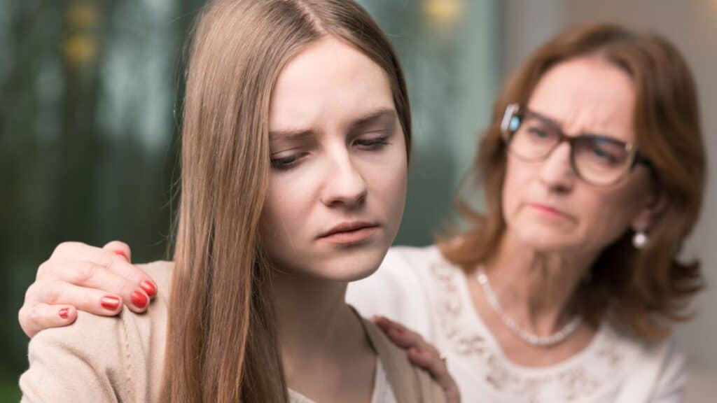 Helping mother to comfort her child