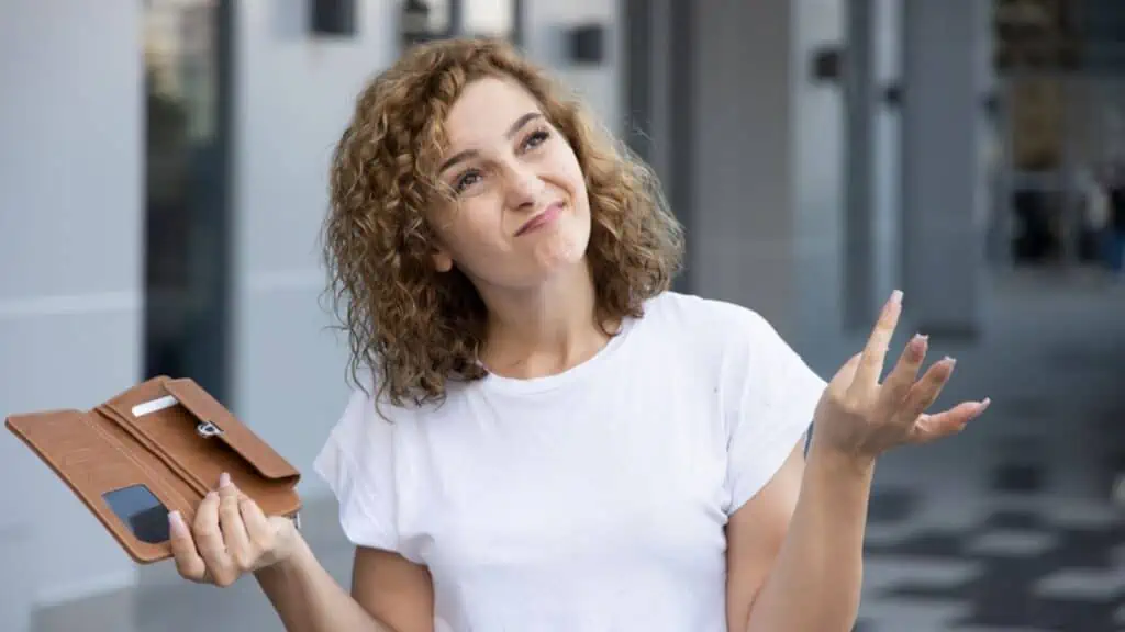 Jobless woman having no money in her purse