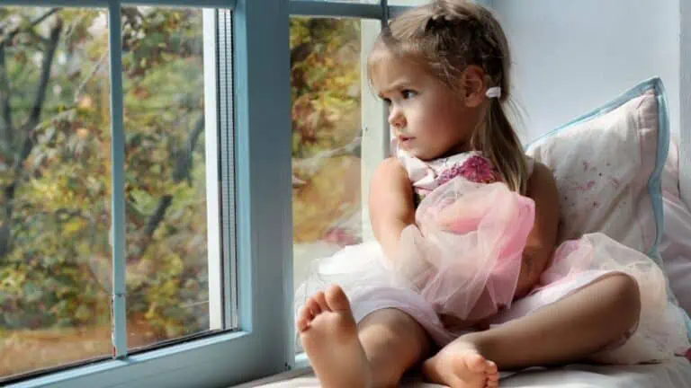15 Signs of a Bad Parent Traumatizing Their Kids