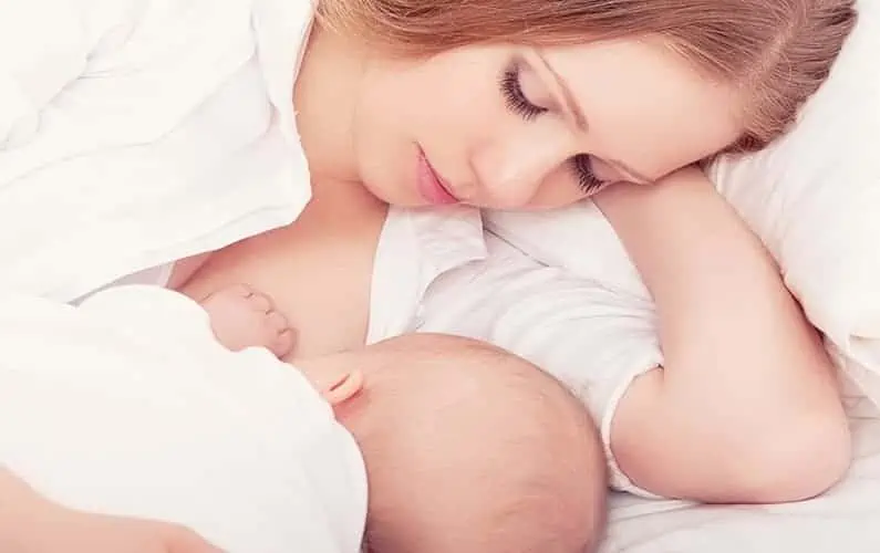 How moms can practice self care while breastfeeding babies