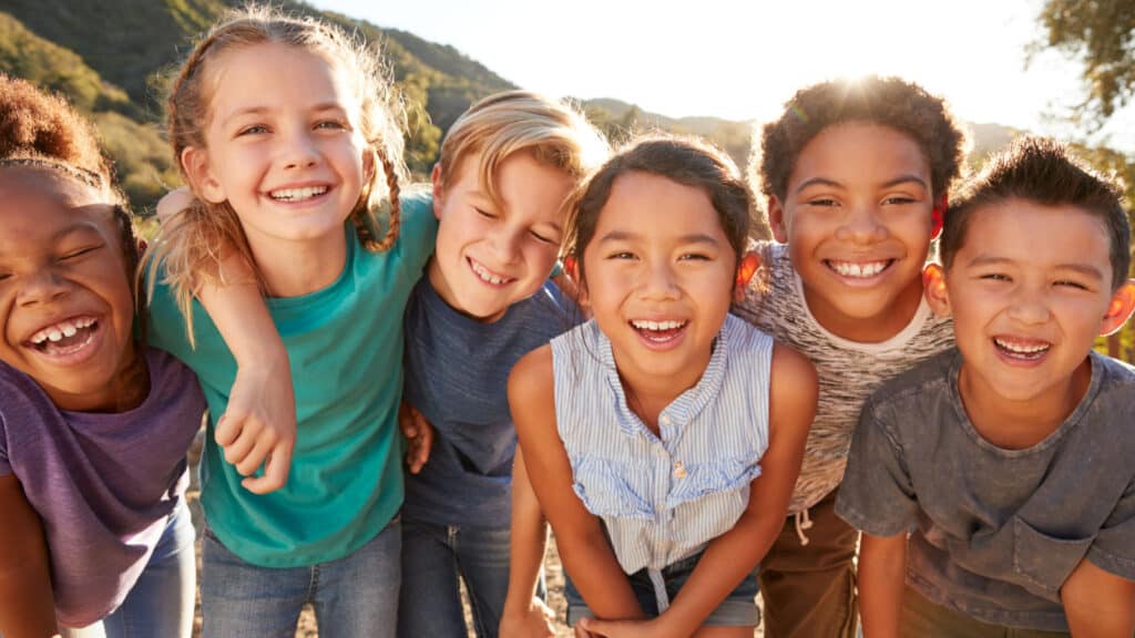 smiling groups of kids