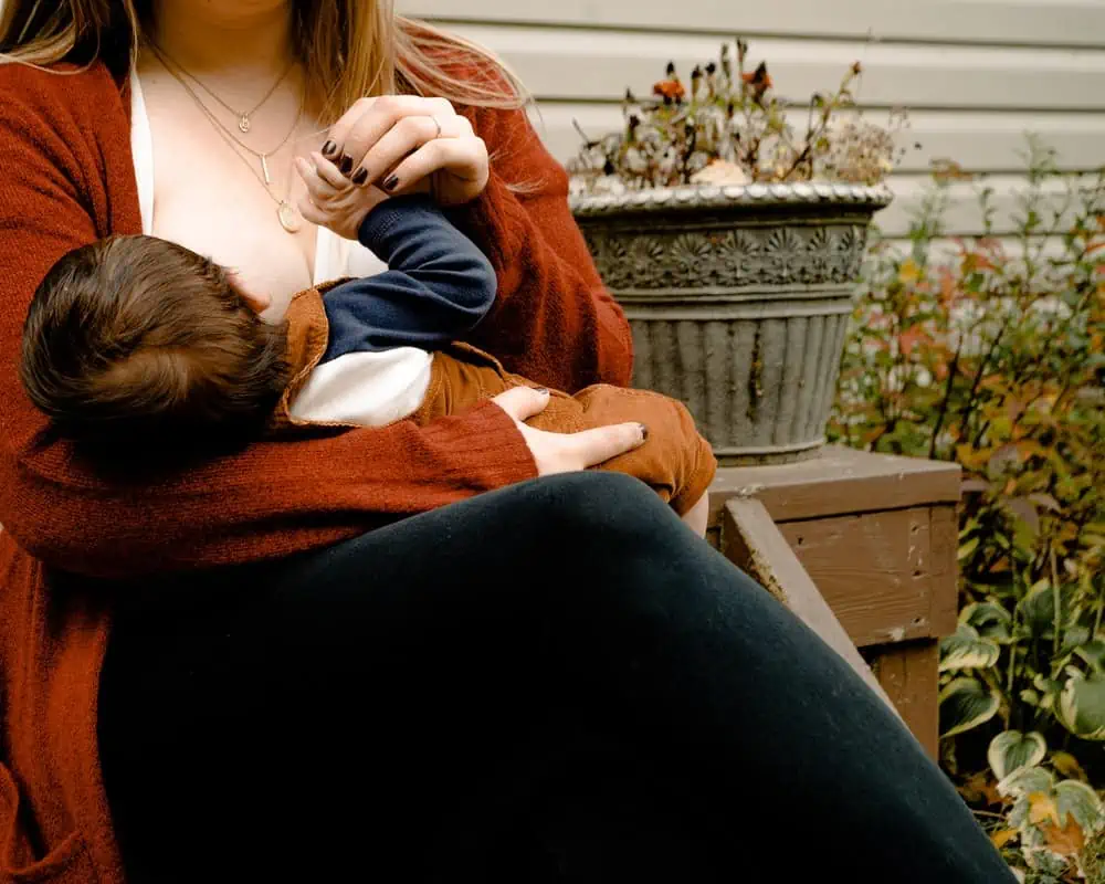 breastfeeding mom